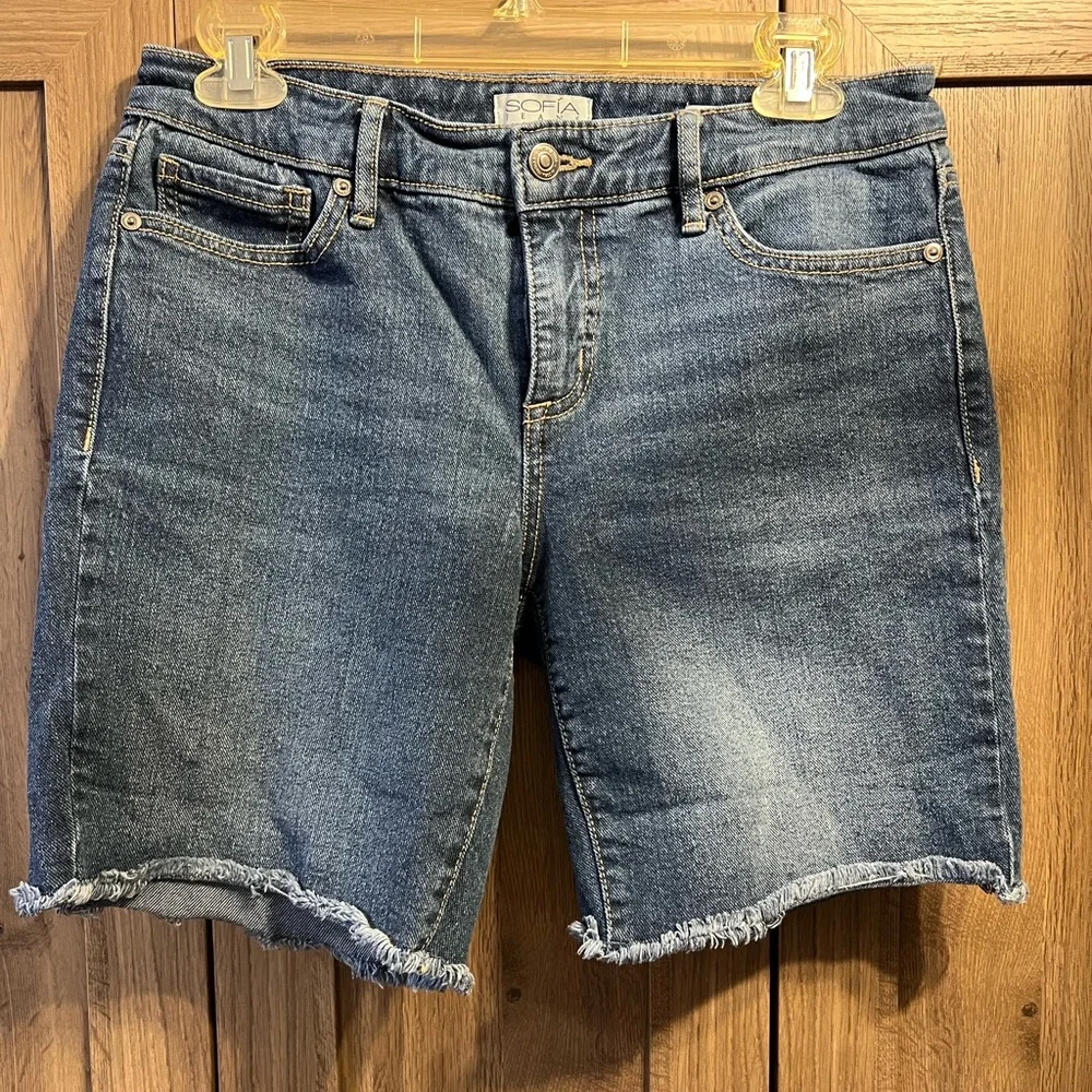 Women's Gabriella Bermuda Mid Rise Distressed Shorts Frayed Hem Sofia Vergara 2 - Picture 1 of 4
